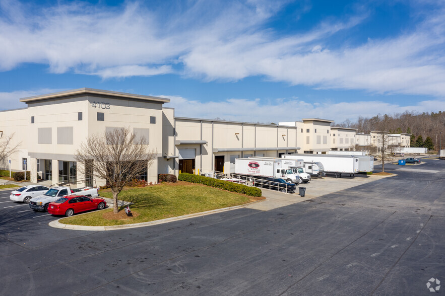 Warehouse with cross dock in College park